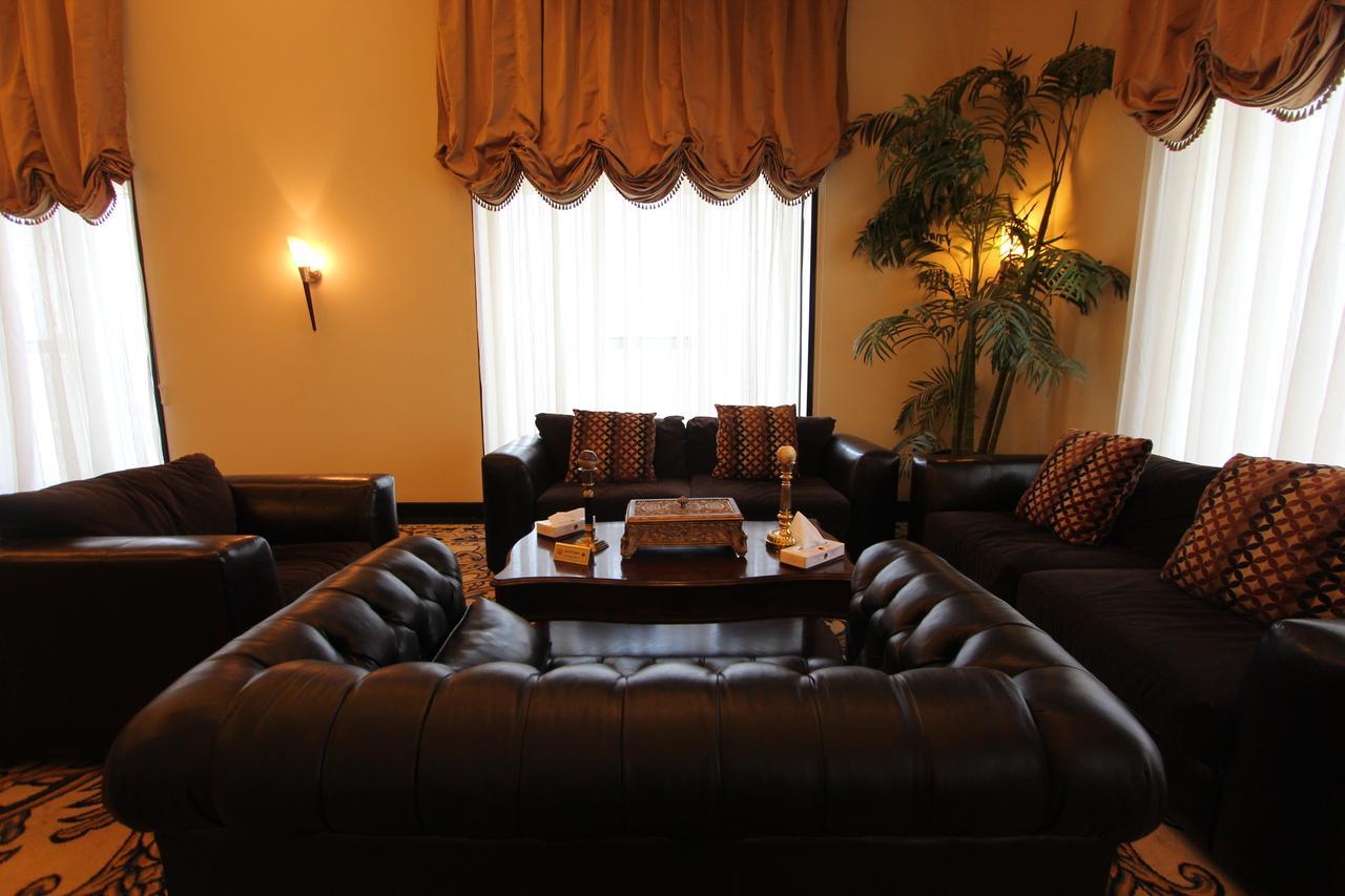 아와리브 인터내셔널 호텔 타이프 외부 사진 The lobby of the hotel