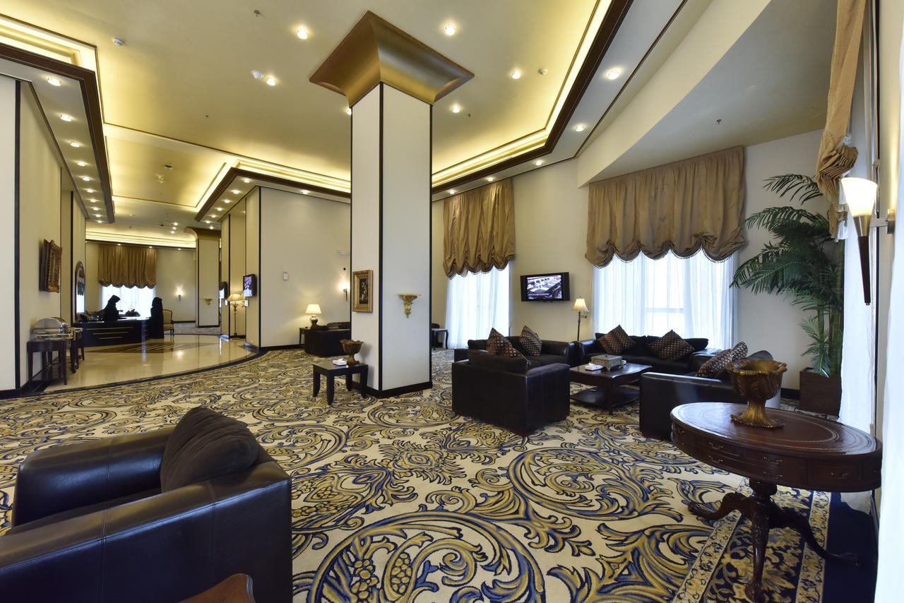 아와리브 인터내셔널 호텔 타이프 외부 사진 The lobby of the hotel