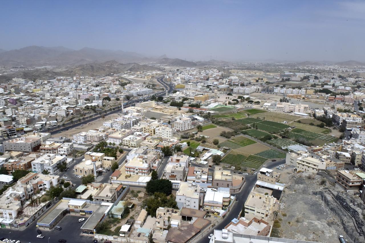아와리브 인터내셔널 호텔 타이프 외부 사진 Aerial view of the city