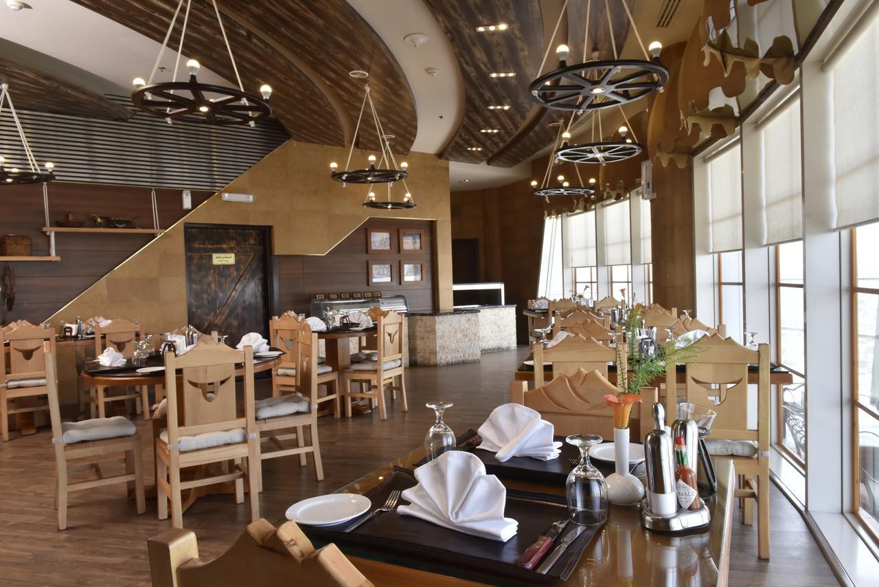 아와리브 인터내셔널 호텔 타이프 외부 사진 The restaurant