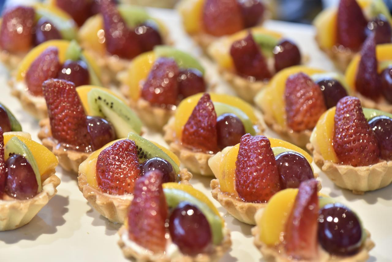 아와리브 인터내셔널 호텔 타이프 외부 사진 Fruit tartlets