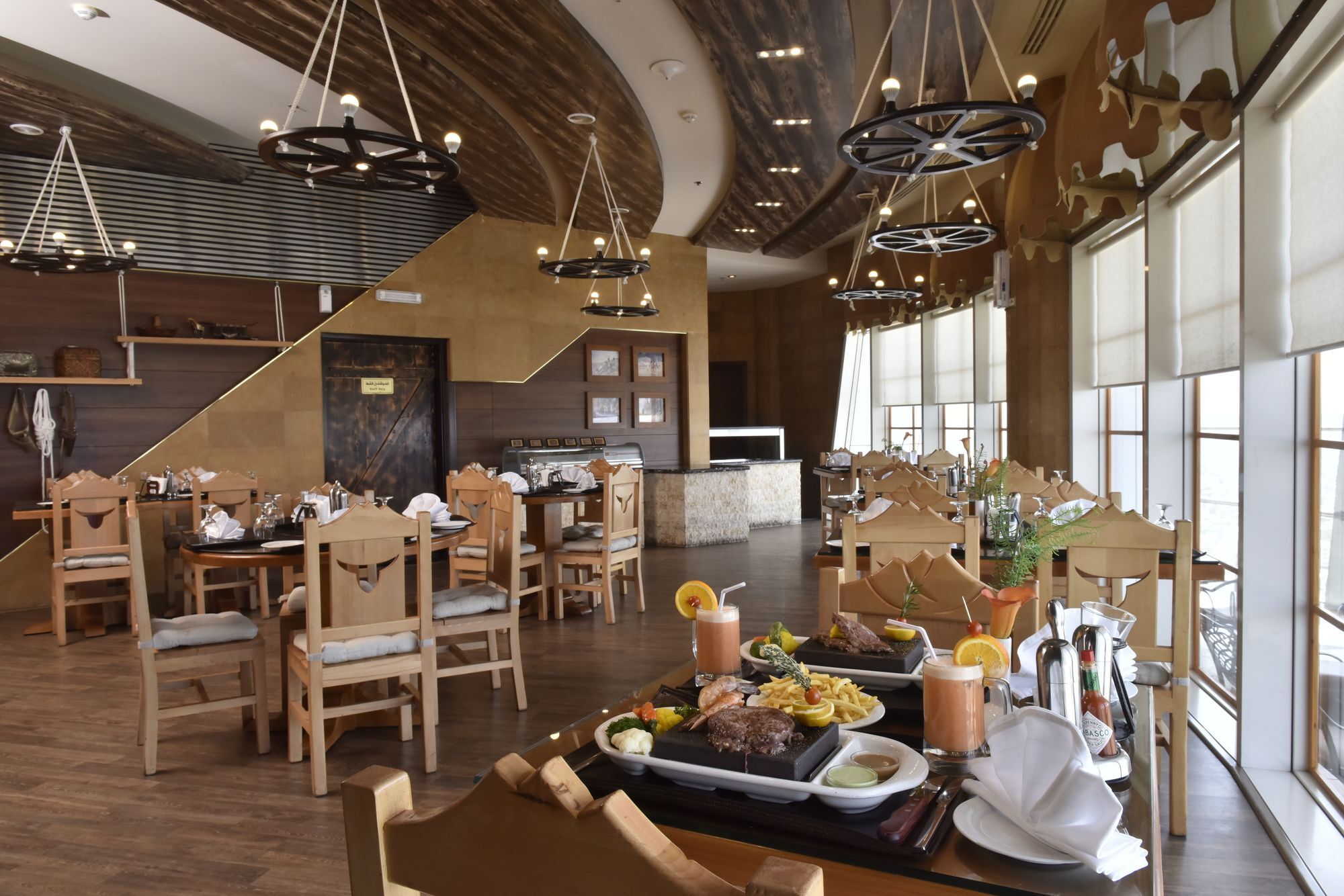 아와리브 인터내셔널 호텔 타이프 외부 사진 The restaurant